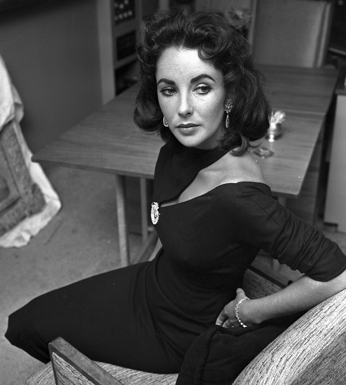 Elizabeth Taylor - Black Dress/ Sitting ...